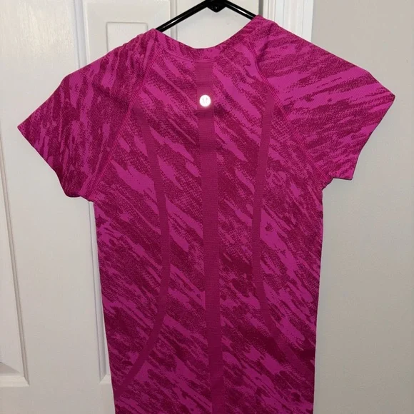 Lululemon Swiftly Tech Short Sleeve Shirt - Picture 3 of 4
